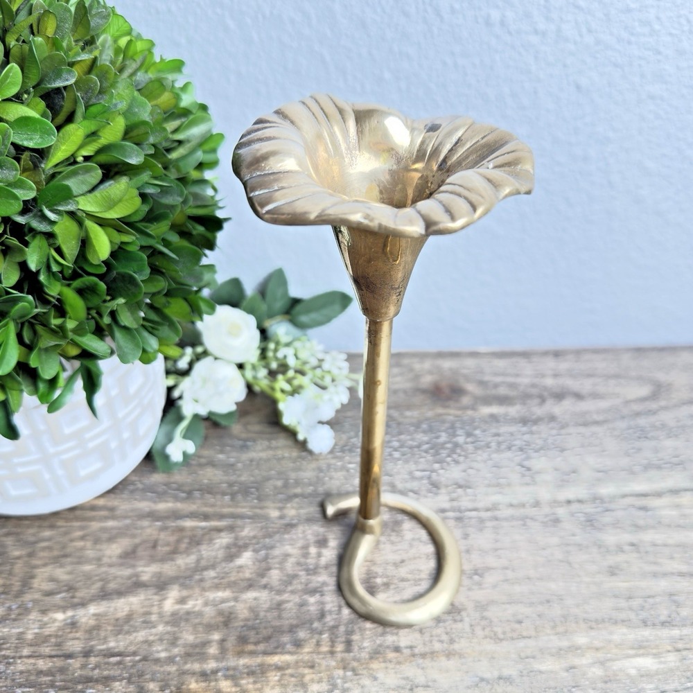 Vintage Brass Flower Taper Candle Holder Hollywood Regency Floral Decor - Picture 4 of 9